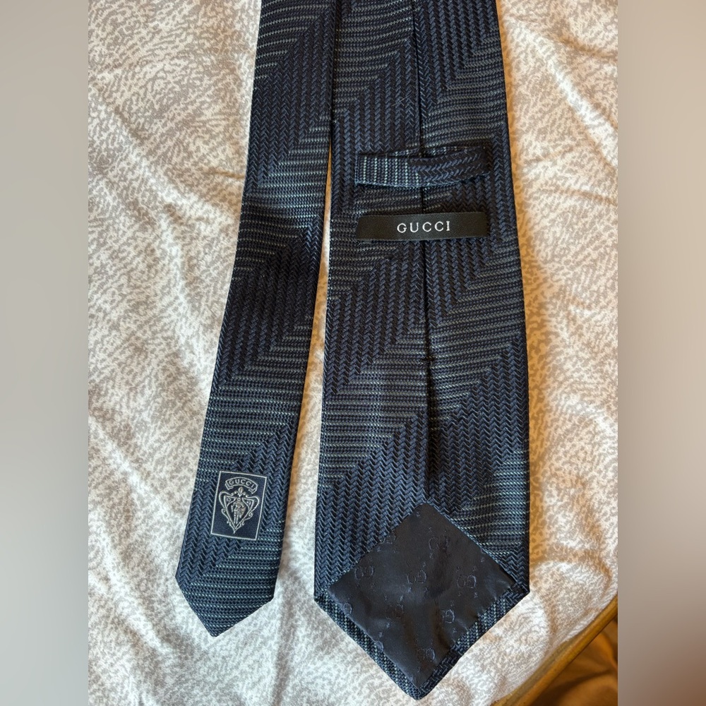 Gucci Navy Chevron Stripe Men’s Tie